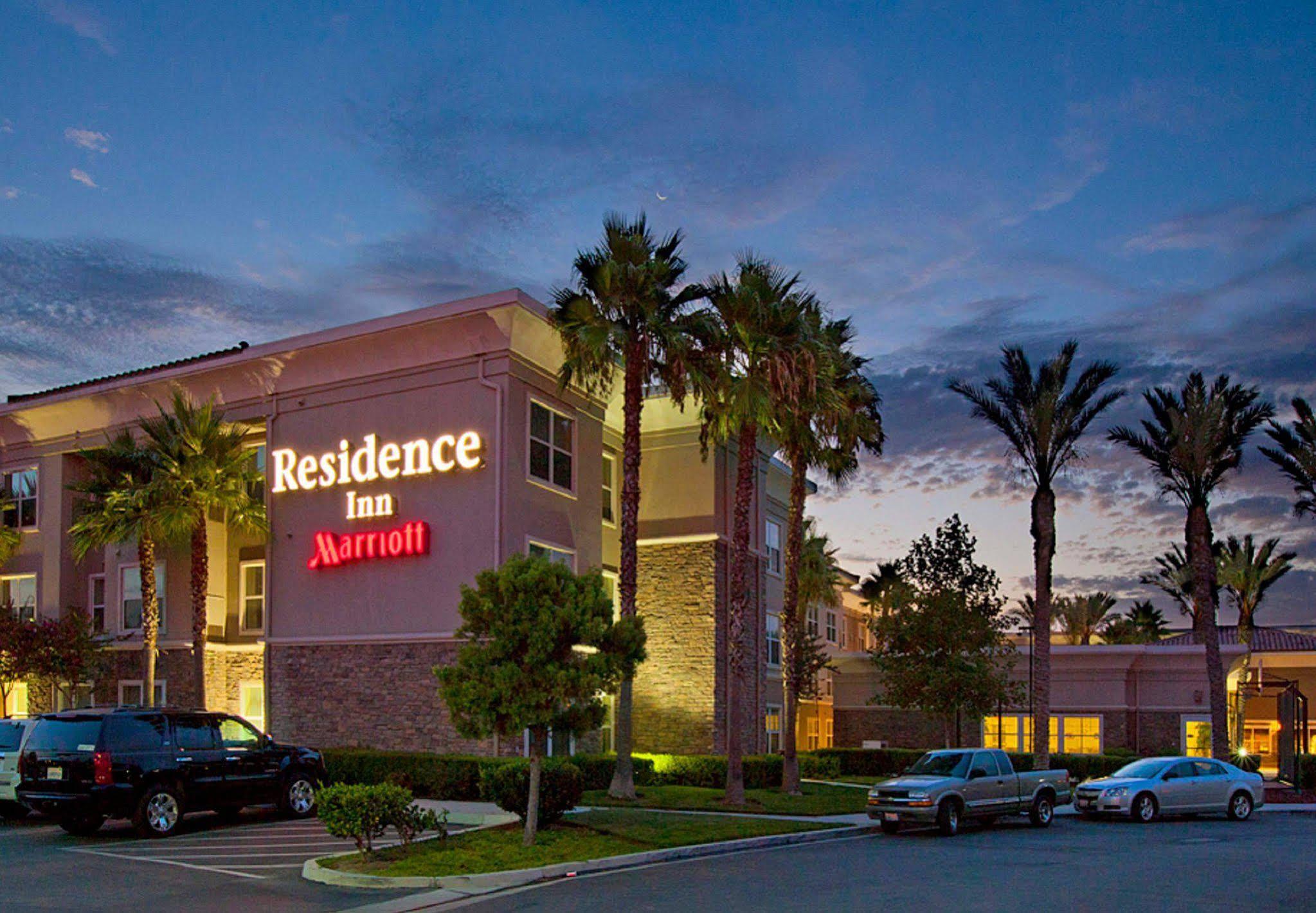 By Marriott Riverside Hotel