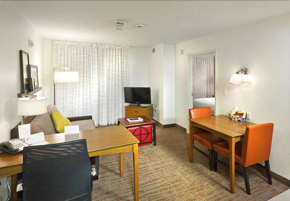 By Marriott Riverside Corona