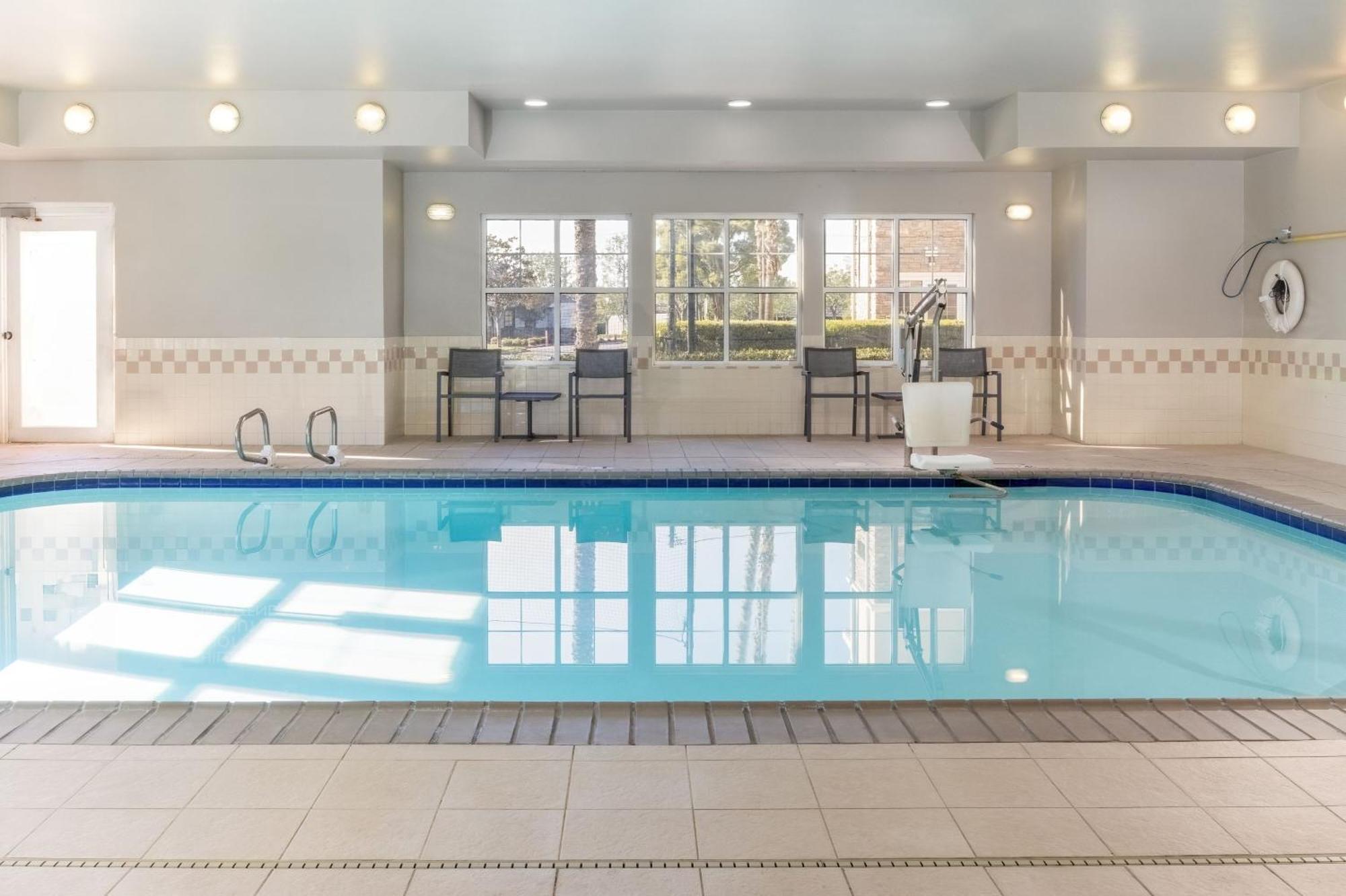 Hotel By Marriott Riverside 3*