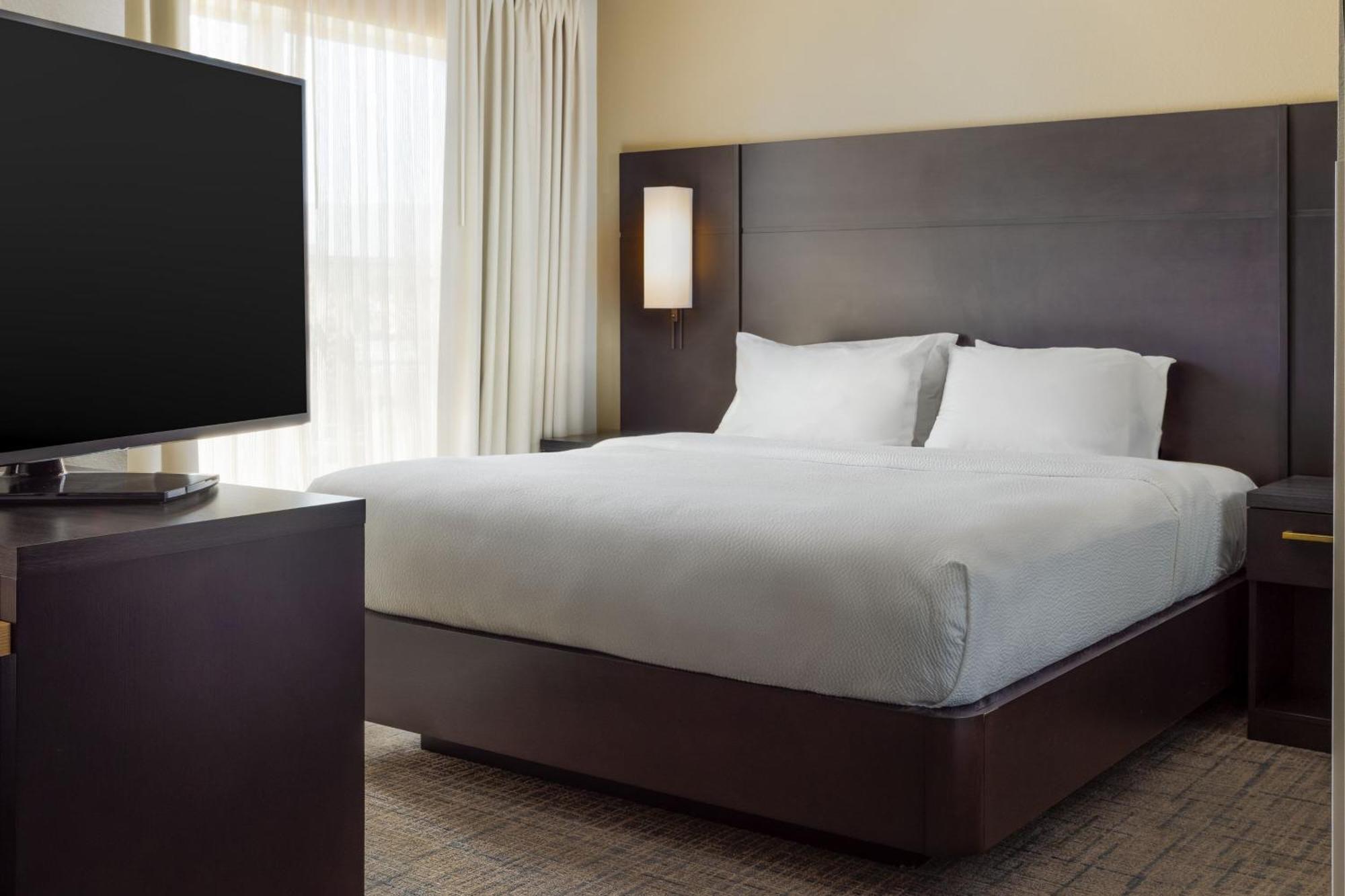 By Marriott Riverside Corona