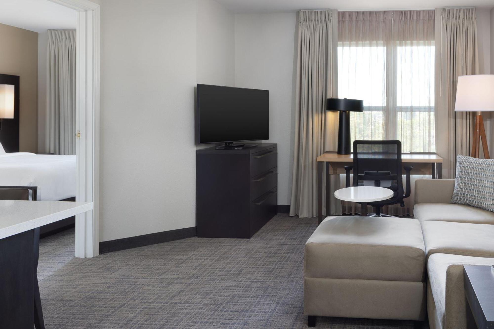 By Marriott Riverside