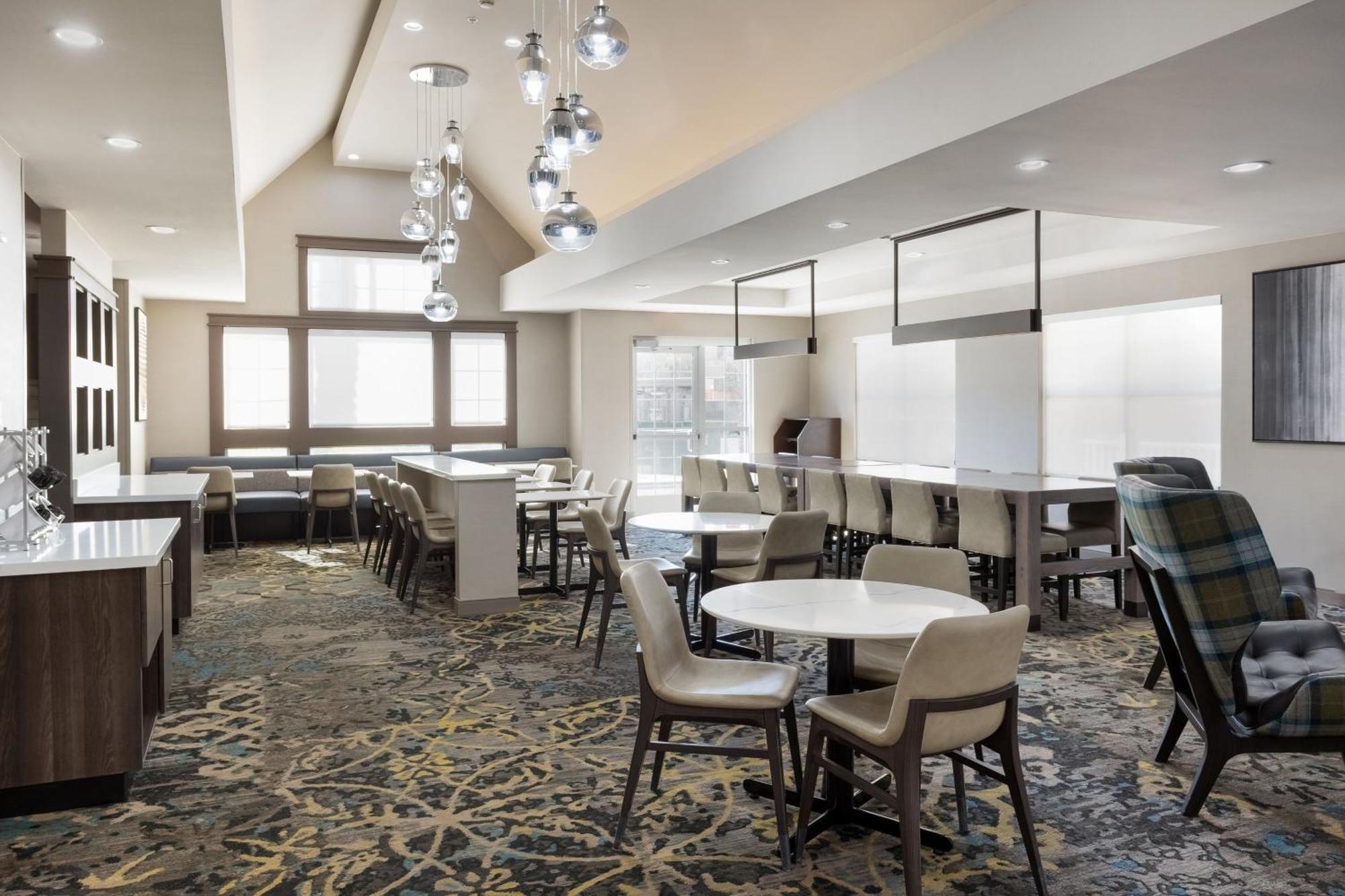 By Marriott Riverside Hotel Corona