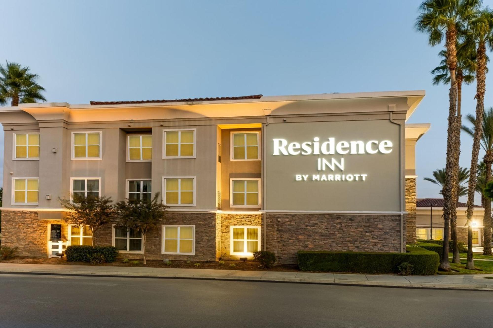 Hotel By Marriott Riverside 3*