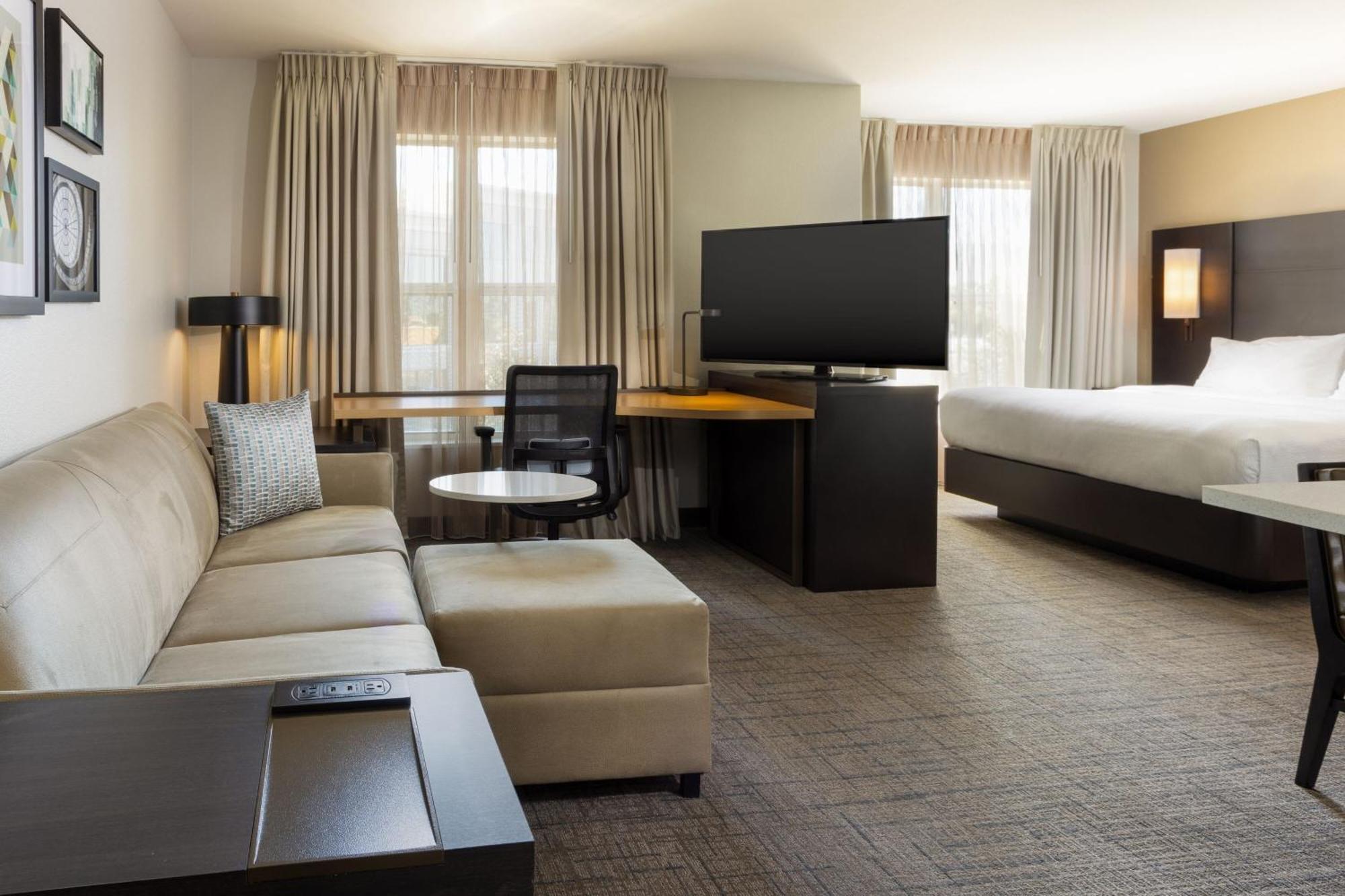By Marriott Riverside Corona