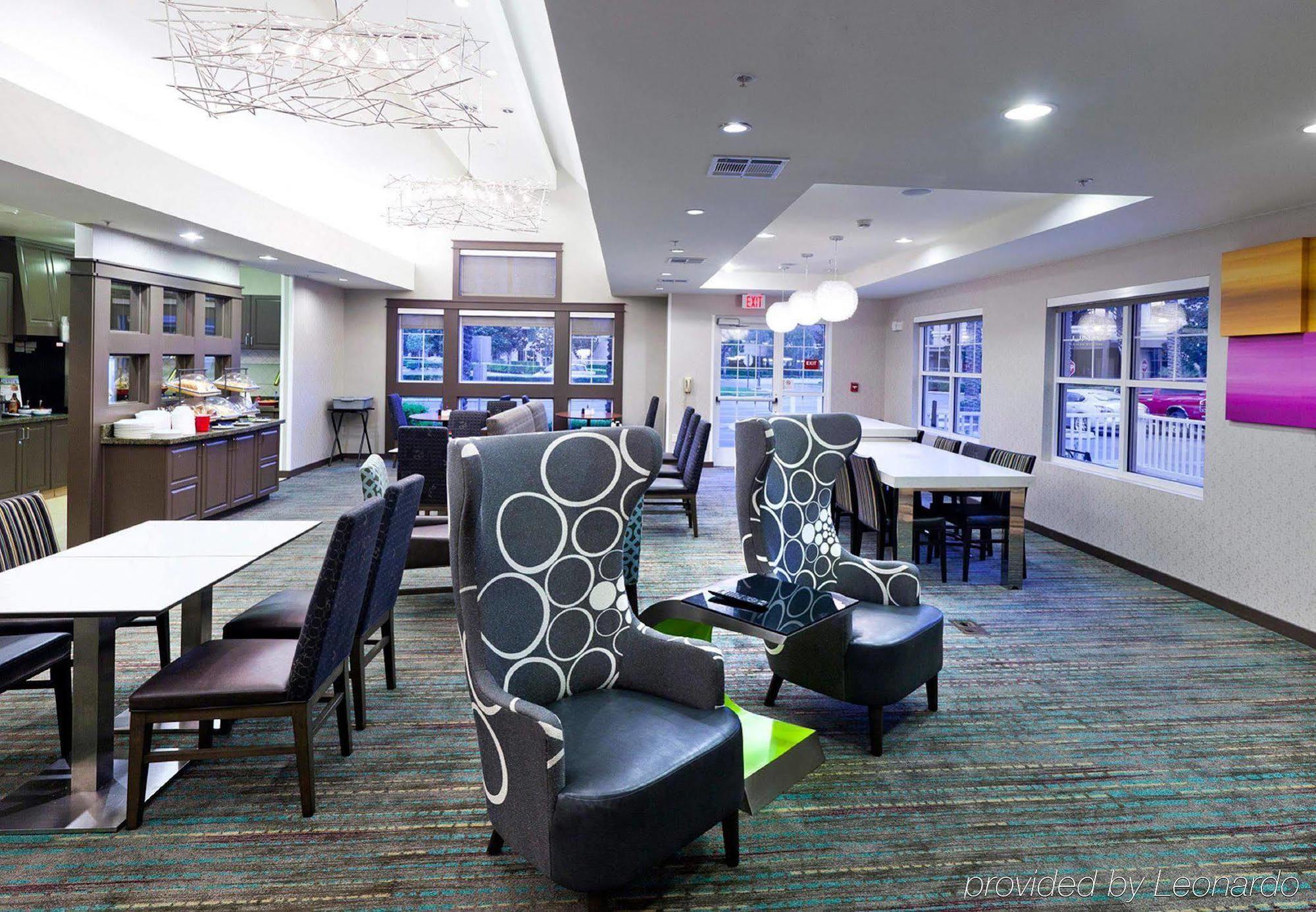 By Marriott Riverside Hotel