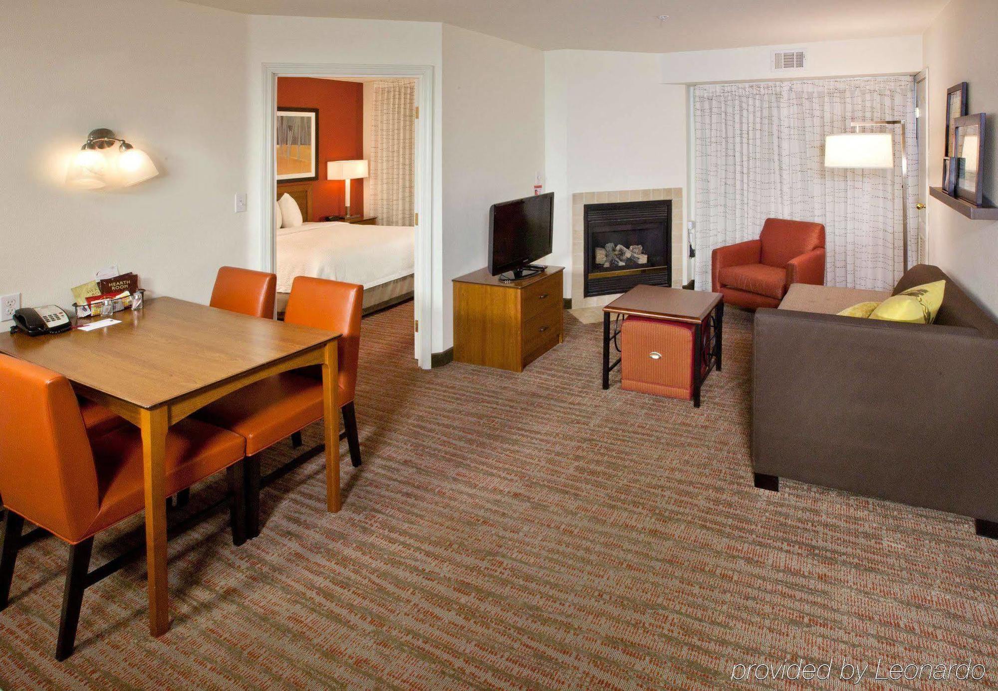 Hotel By Marriott Riverside 3*